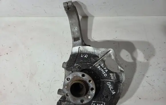 Alfa Romeo Giulia Front wheel hub spindle knuckle 5539742