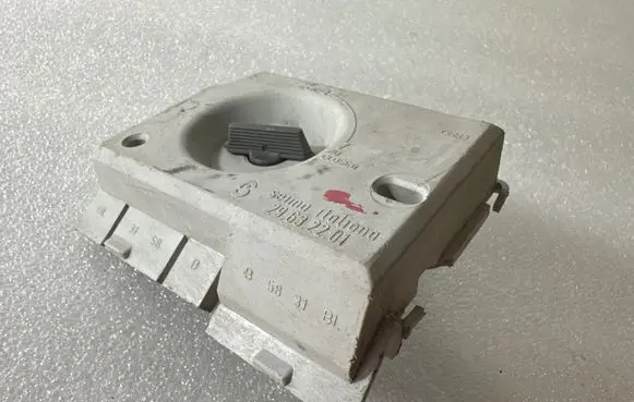 Audi 80 90 S2 B4 Tail light bulb cover holder 29632201