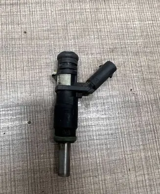 Mercedes-Benz CLS C219 Fuel main line pipe A2720780249