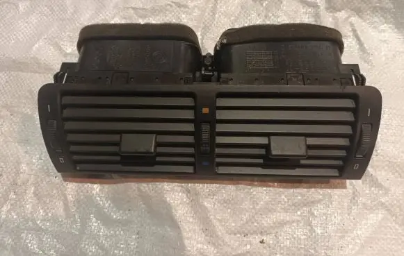 BMW 3 E46 Dash center air vent grill 8363199