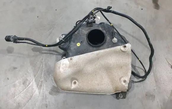 Audi Q5 SQ5 AdBlue liquid reservoir 8R0131877