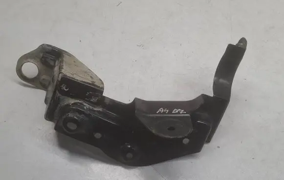 Audi A4 S4 B7 8E 8H Radiator mount bracket 8e0145813
