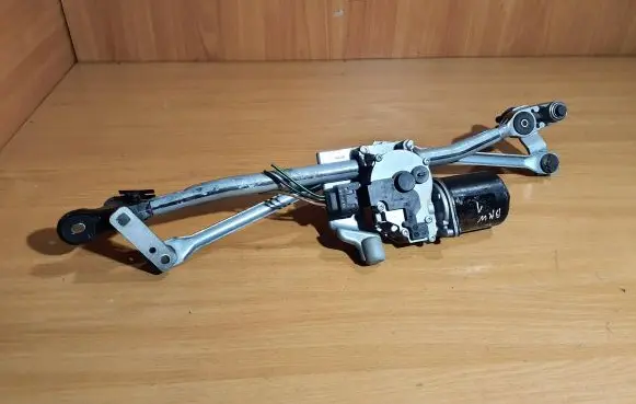 BMW 1 E81 E87 Front wiper linkage and motor 7193036
