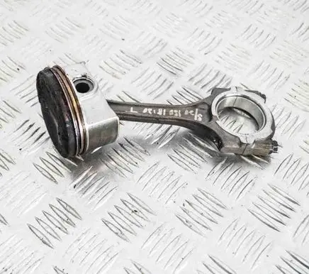 Toyota Avensis T270 Piston 