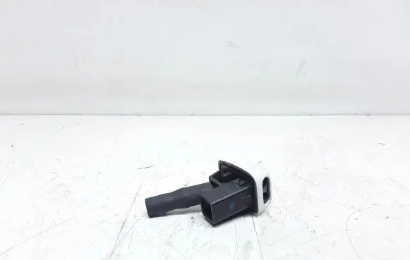Volvo V40 Windshield washer spray nozzle 