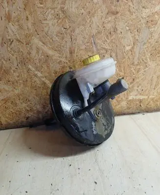 Volkswagen PASSAT B5.5 Brake booster 8D0612105F