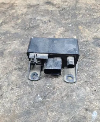 Mercedes-Benz C W203 Glow plug pre-heat relay