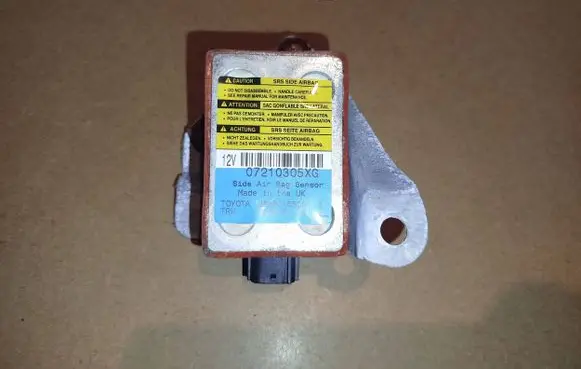 Toyota Avensis T220 Airbag deployment crash/impact sensor 8983005020 07210305XG