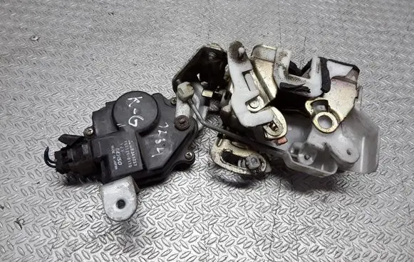 Mitsubishi Pajero Rear door lock 1015280110