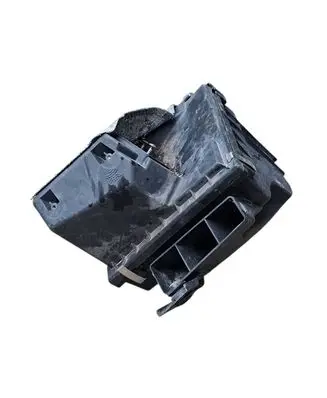 Volkswagen PASSAT B5 Air filter box 058133843