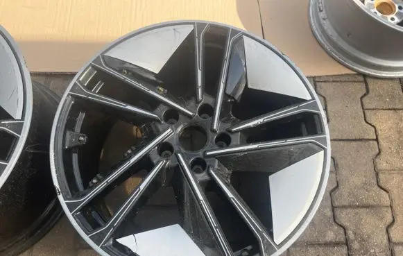 Audi e-tron R21 alloy rim 