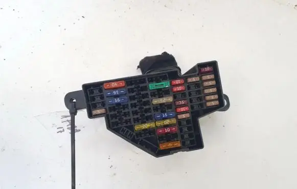 Volkswagen Golf V Fuse box set