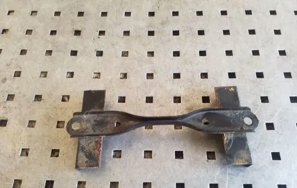 Toyota RAV 4 (XA20) Battery bracket 