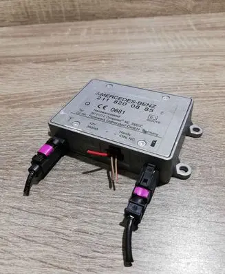 Mercedes-Benz E W211 Antenna control unit 2118200885