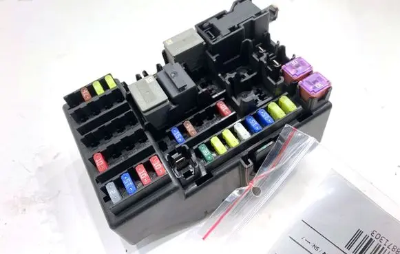 Opel Corsa E Fuse box set 2B0Z4010F