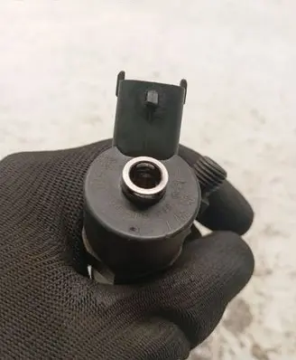 BMW 5 E39 Fuel injector 0445110048