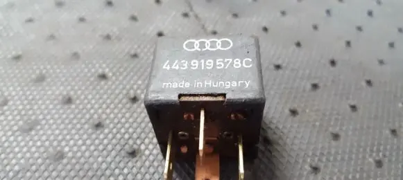 Volkswagen PASSAT B5 Other relay 443919578C 899519