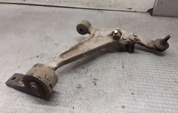 Nissan X-Trail T30 Front lower control arm/wishbone 
