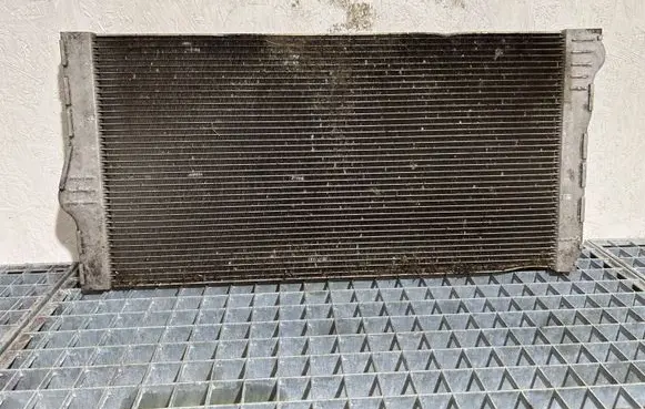 BMW 5 F10 F11 Coolant radiator 8509176 X0008001