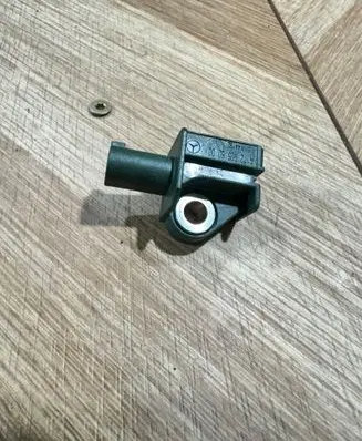 Mercedes-Benz C W204 Airbag deployment crash/impact sensor A1729056000 5WK44192
