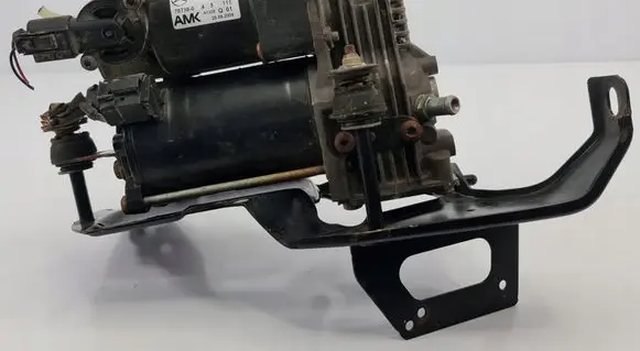Mercedes-Benz R W251 Pneumatic air compressor holding bracket A2513202604