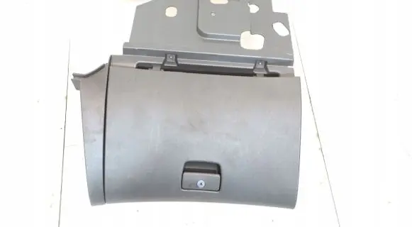 Glove box