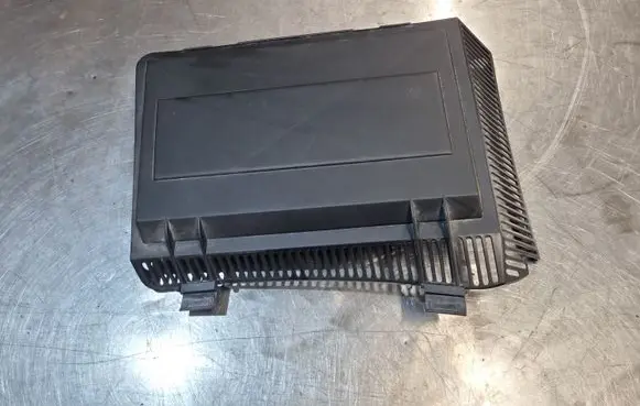 BMW 5 E39 Air filter box cover 8379626