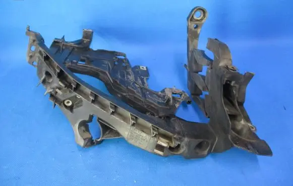 Audi A4 S4 B8 8K Headlight/headlamp mounting bracket 8K0805608R 2002838