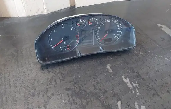 Audi A4 S4 B5 8D Speedometer (instrument cluster) 8D0919861A