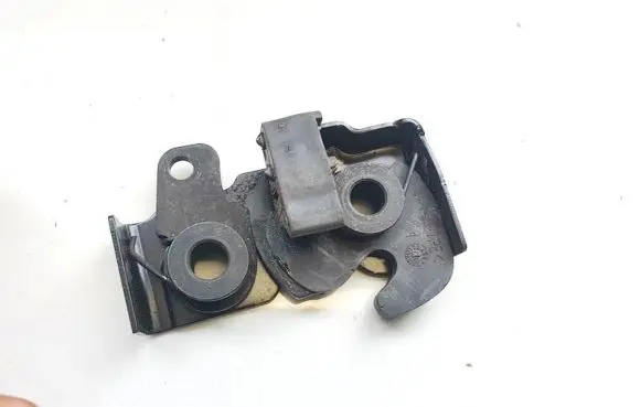 Volkswagen Touareg I Seat back rest lock catch 4l0883481