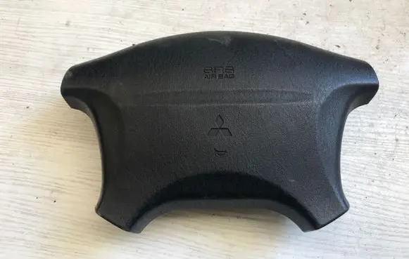 Mitsubishi Carisma Steering wheel airbag MR740922