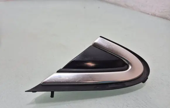 Volvo V40 Front door glass trim molding 31349229