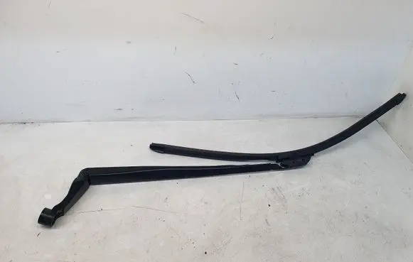 Toyota Auris E180 Front wiper blade arm 8230