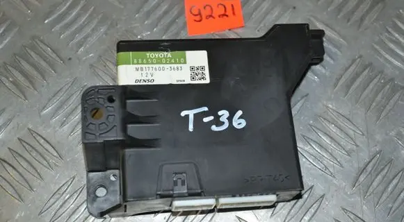 Toyota Auris 150 Air conditioning/heating control unit 8865002410