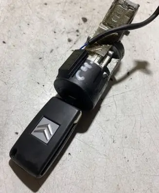 Citroen C4 I Ignition lock N0502073
