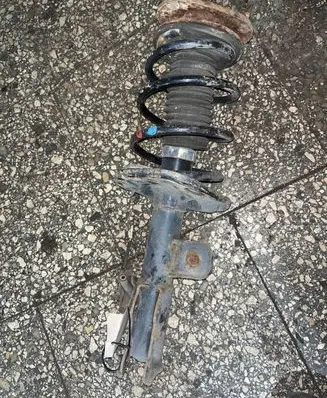 Toyota Avensis T270 Front shock absorber/damper