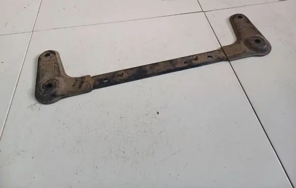 Radiator mount bracket