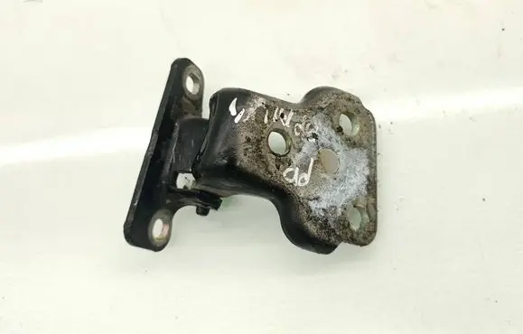 Land Rover Freelander Front door lower hinge 