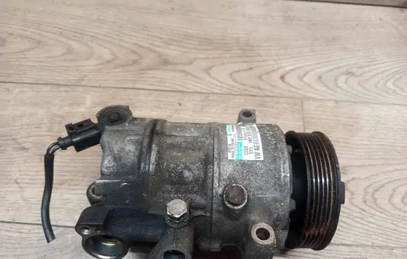 Volkswagen Touran I Air conditioning (A/C) compressor (pump) 1K0820808F 038984043B4