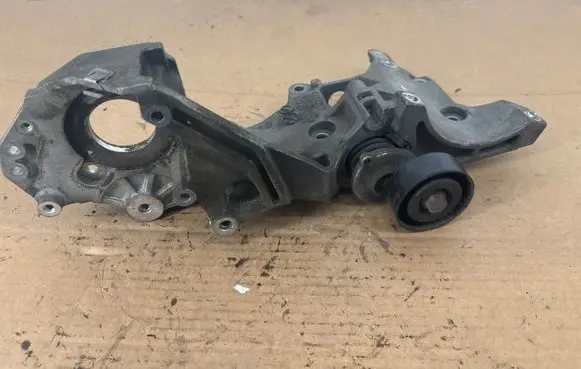 Volkswagen PASSAT CC Generator/alternator bracket 03L903143Q