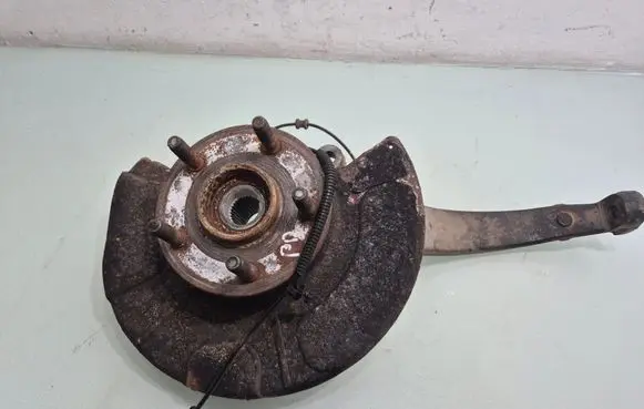 Front wheel hub