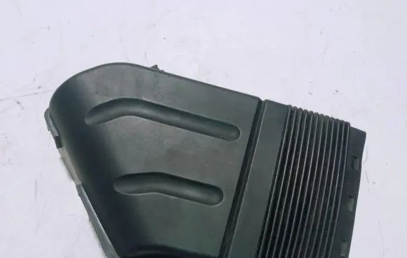Audi A4 S4 B6 8E 8H Air intake duct part 8E0129617D