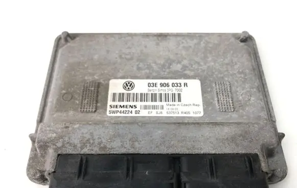 Volkswagen Polo IV 9N3 Engine control unit/module 03E906033R 5WP44224