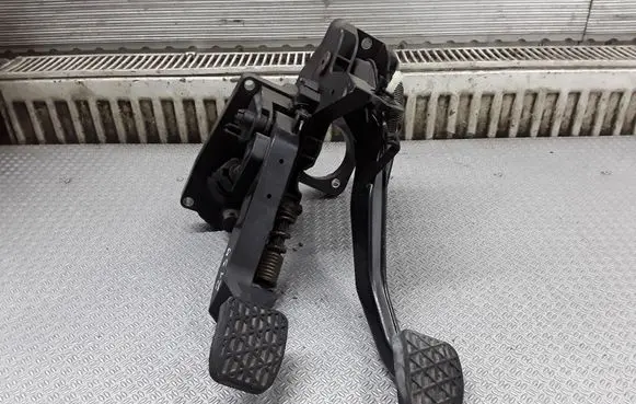 Mercedes-Benz B W245 Pedal assembly 4010047A
