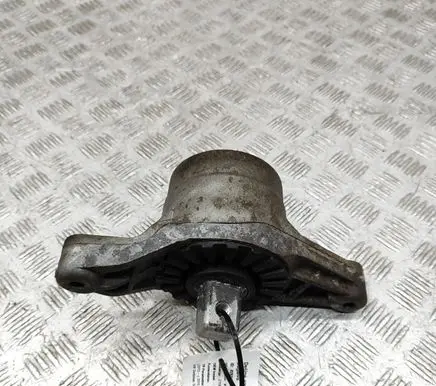 Maserati Ghibli Engine mount bracket 670003628