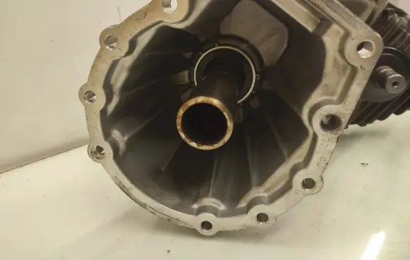 Gearbox transfer box case