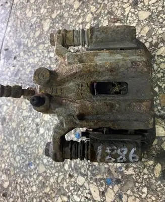 Nissan Pathfinder R51 Rear brake caliper