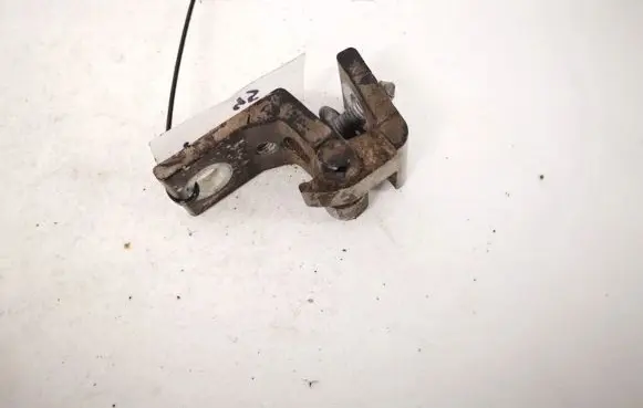Skoda Octavia Mk2 (1Z) Rear door lower hinge 6y0831411d