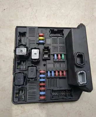Renault Koleos I Fuse module 284B7JY00A 6648043471 519222442