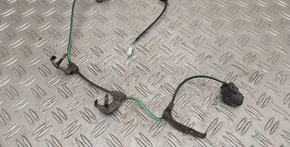 Toyota RAV 4 (XA40) Rear ABS sensor wiring 